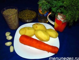 Продукты для чечевичной похлебки с зеленью картофелем и морковью