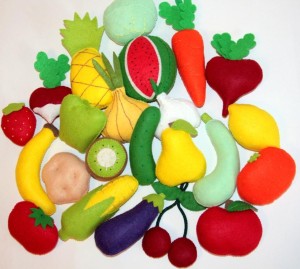 игрушечные овощи и фрукты