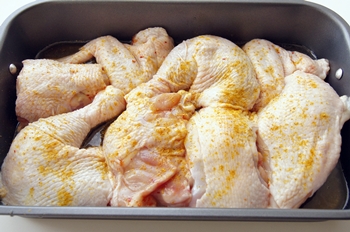 Кусочки курицы политые карамелью в форме