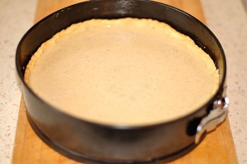 Основа для пирога наполненная начинкой в форме