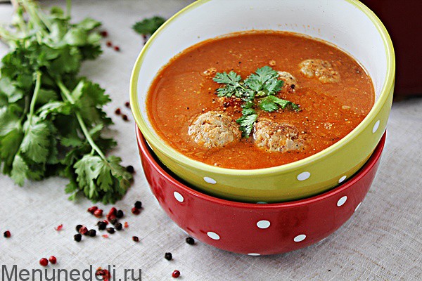 Чечевичный суп с овощами и томатной пастой