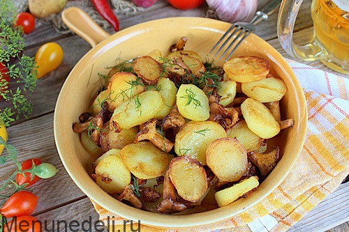 Лисички с жареной картошкой - рецепт с фото