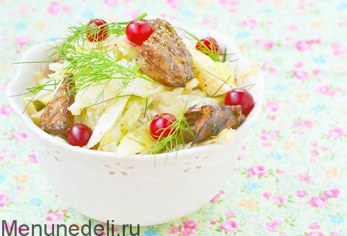 Салат из курицы с виноградом и сельдереем
