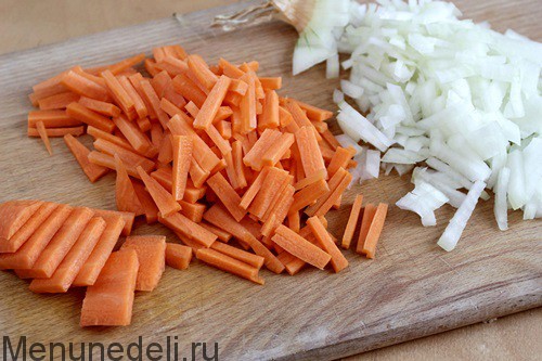 narezat luk i morkov