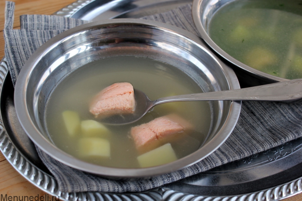 Рыбный суп из горбуши из консервированной и свежей рыбы