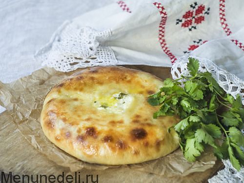 Осетинский пирог с зеленью, сыром и творогом