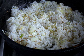 Кулебяка с рыбой и рисом - рецепт с пошаговыми фото | Меню недели