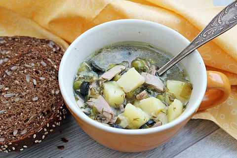 Картофельный суп с тунцом и картофелем в мультиварке