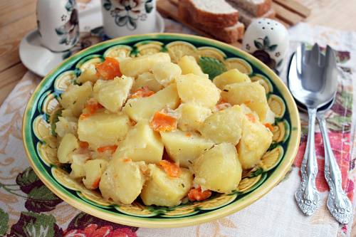 Картошка с тушенкой, вкусные рецепты на скорую руку — читать на ремонты-бмв.рф
