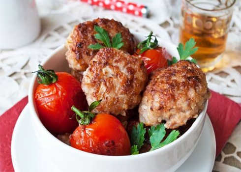 Тефтели с капустой и рисом - рецепт с пошаговыми фото Тефтели с капустой и рисом - рецепт с пошаговыми фото