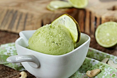 Зеленое мороженое из авокадо и кокосового молока: рецепты и польза