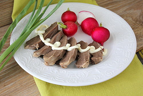 Салат «Тбилиси» с говяжьим сердцем, рецепт с фото.
