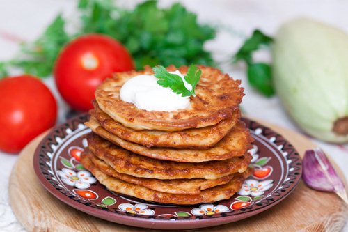 Рецепты домашних оладий из кабачков | Интернет магазин Sulpak