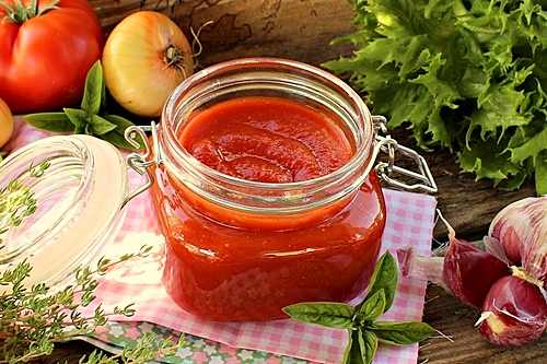 Как приготовить томатный соус на зиму из свежих помидор: пять простых рецептов