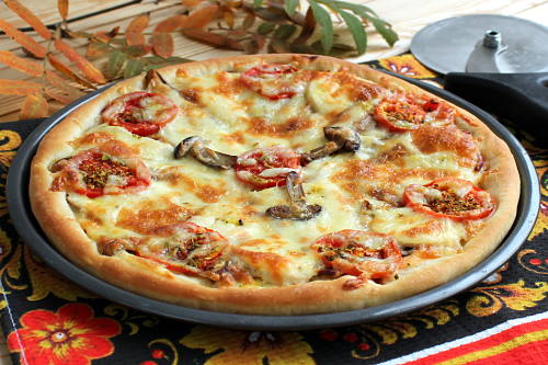 Пицца с курицей и шампиньонами (в мультиварке) - пошаговый рецепт с фото