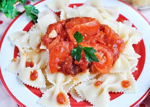 Итальянская паста в томатном соусе