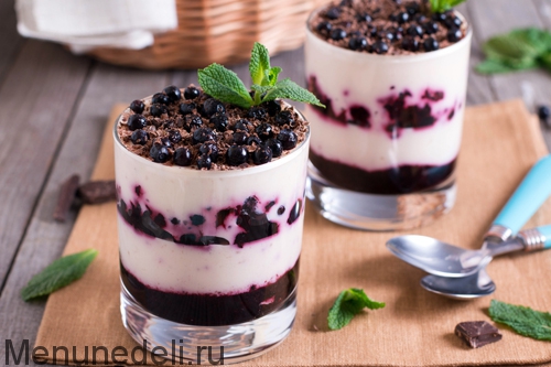 Десерт из ряженки с черникой