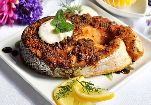 Запеченный лосось с хлебной корочкой