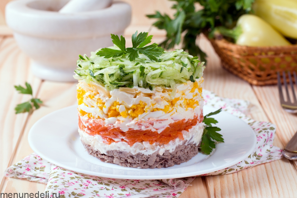 Слоеные салаты - лучшие рецепты вкусных и красивых закусок