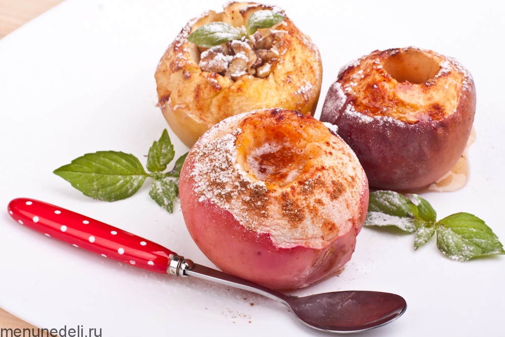 Яблоки, запечённые с мёдом и орехами в духовке - рецепт с фото