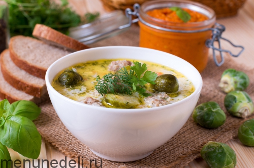 Сырный суп с брюссельской капустой и фрикадельками