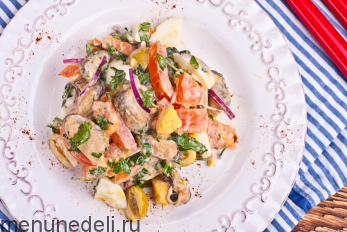 Рецепт салата с кальмарами и мидиями - Салат с кальмарами от ЕДА