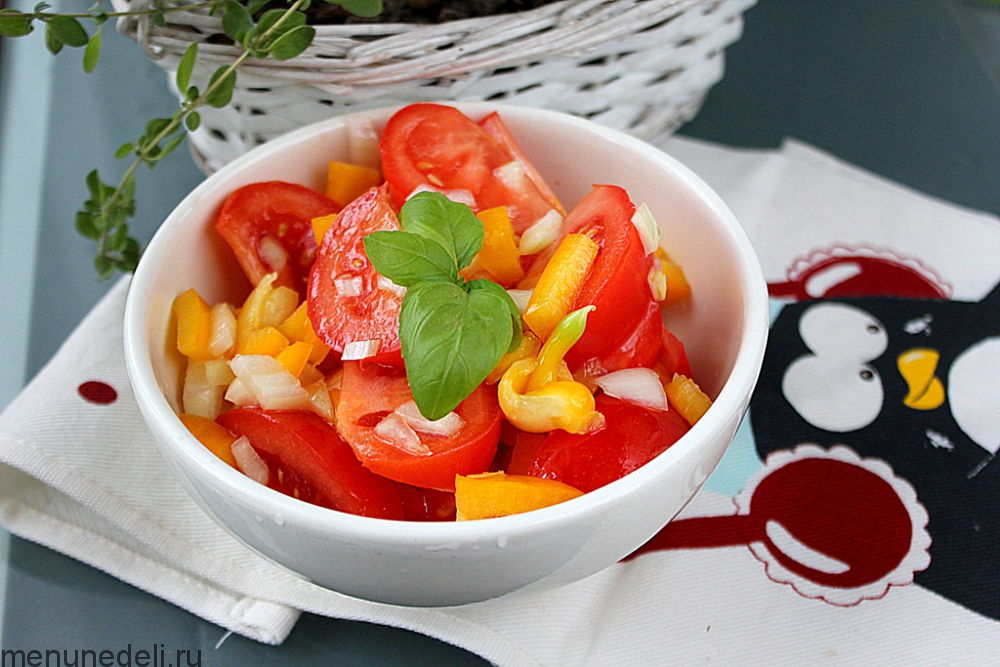 Салат из помидоров со сладким перцем и растительным маслом как в детском саду