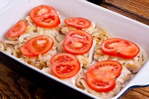 Горбуша с помидорами в духовке под сыром, рецепт с фото — конференц-зал-самара.рф