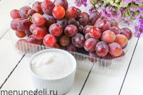 Консервировать виноград в сиропе. vinograd v sirope na zimy 1 500%D1%85350.jpg. Консервировать виноград в сиропе фото. Консервировать виноград в сиропе-vinograd v sirope na zimy 1 500%D1%85350.jpg. картинка Консервировать виноград в сиропе. картинка vinograd v sirope na zimy 1 500%D1%85350.jpg. Собрав большой урожай спелого и вкусного винограда, хозяйки теряются и не знают, как переработать такой объем плодов. Часть употребляется в свежем виде, часть идет на приготовление соков или вина. Можно сделать и ароматное варенье. Однако можно еще приготовить такую вкусную заготовку, как виноград в сиропе. Такая консервация станет украшением любого стола.