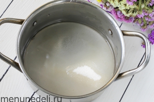 Консервировать виноград в сиропе. vinograd v sirope na zimy 4 500%D1%85350.jpg. Консервировать виноград в сиропе фото. Консервировать виноград в сиропе-vinograd v sirope na zimy 4 500%D1%85350.jpg. картинка Консервировать виноград в сиропе. картинка vinograd v sirope na zimy 4 500%D1%85350.jpg. Собрав большой урожай спелого и вкусного винограда, хозяйки теряются и не знают, как переработать такой объем плодов. Часть употребляется в свежем виде, часть идет на приготовление соков или вина. Можно сделать и ароматное варенье. Однако можно еще приготовить такую вкусную заготовку, как виноград в сиропе. Такая консервация станет украшением любого стола.