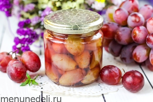 Консервировать виноград в сиропе. vinograd v sirope na zimy 9 500%D1%85350.jpg. Консервировать виноград в сиропе фото. Консервировать виноград в сиропе-vinograd v sirope na zimy 9 500%D1%85350.jpg. картинка Консервировать виноград в сиропе. картинка vinograd v sirope na zimy 9 500%D1%85350.jpg. Собрав большой урожай спелого и вкусного винограда, хозяйки теряются и не знают, как переработать такой объем плодов. Часть употребляется в свежем виде, часть идет на приготовление соков или вина. Можно сделать и ароматное варенье. Однако можно еще приготовить такую вкусную заготовку, как виноград в сиропе. Такая консервация станет украшением любого стола.