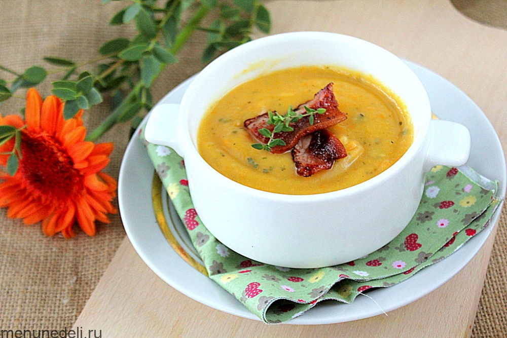 Морковный суп-пюре с чесночными гренками