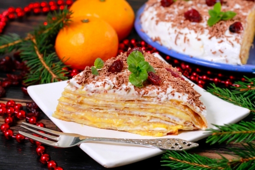 Новогодний блинный торт с мандариновым курдом и сметанным кремом
