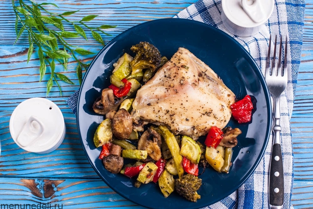 Рецепт диетической курицы с овощами в духовке