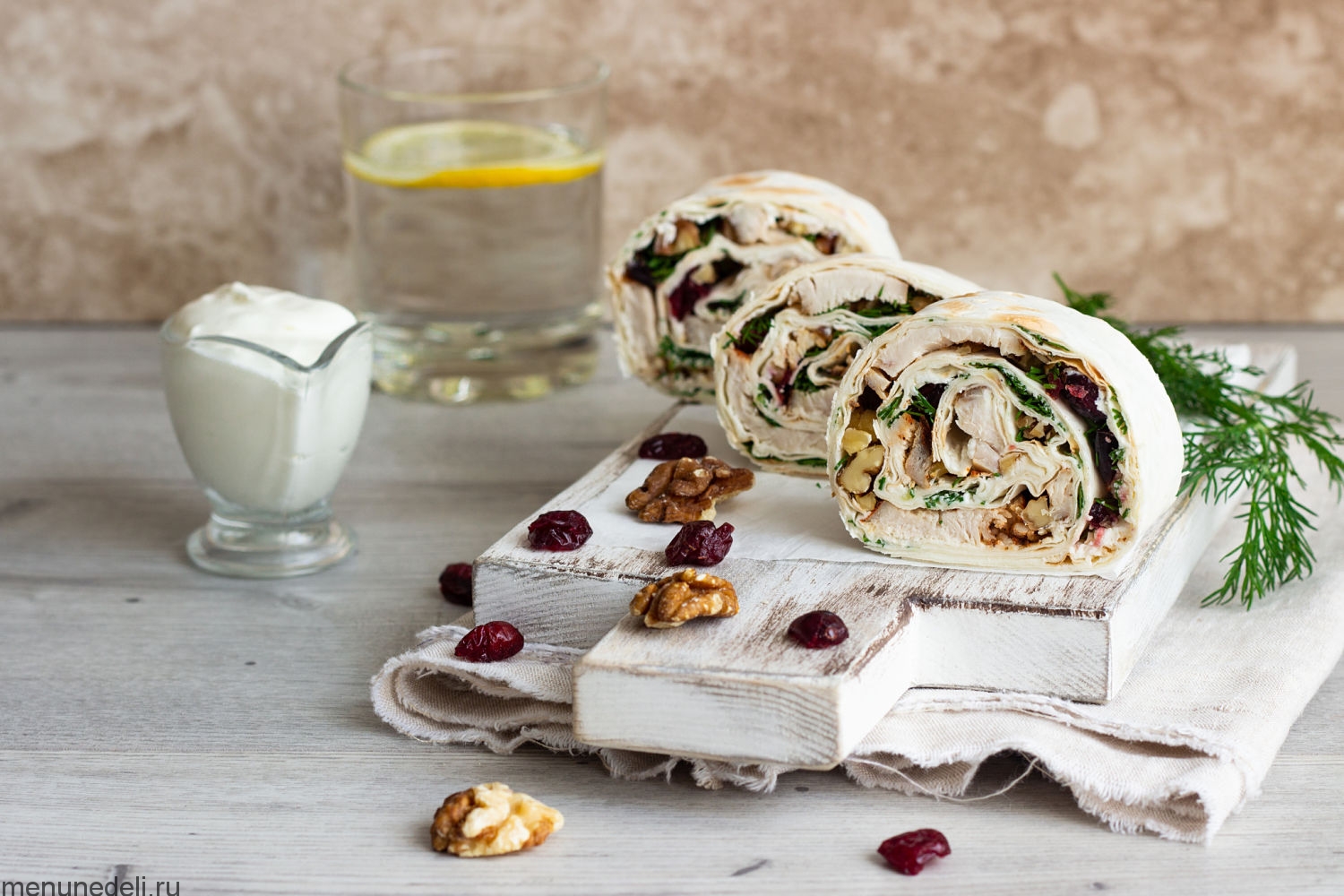 Два вида рулета из лаваша - овощной и мясной