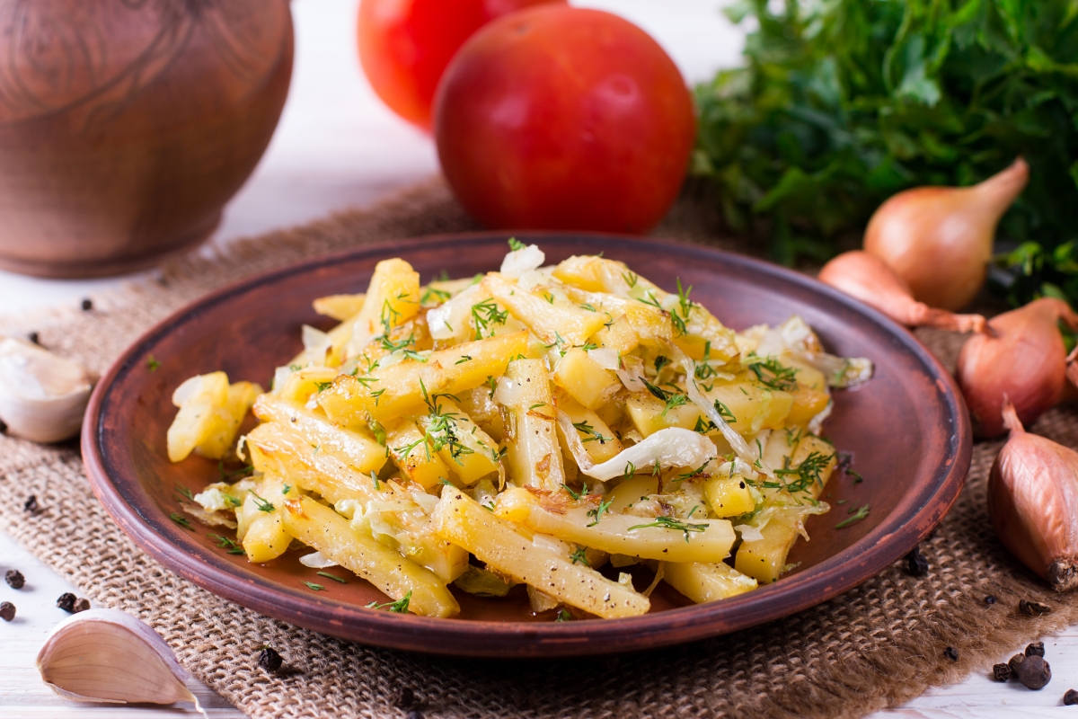 Жареный картофель с капустой и специями – пошаговый рецепт приготовления с фото