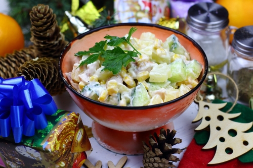 Салат с копченой курицей и ананасами, вкусных рецептов с фото Алимеро