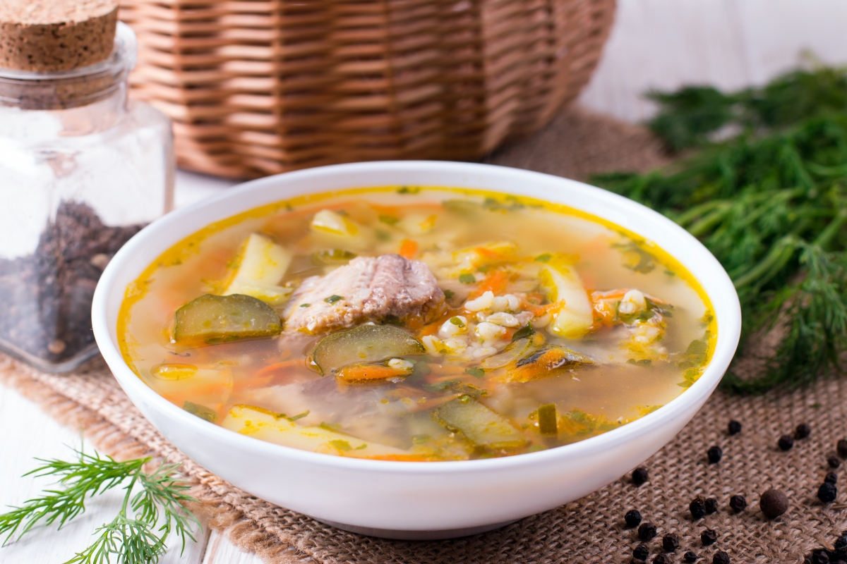 Рыбный суп с сардинами, овощами и вермишелью