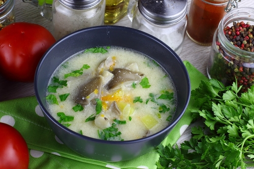 Суп пюре с картошкой, грибами и сметаной
