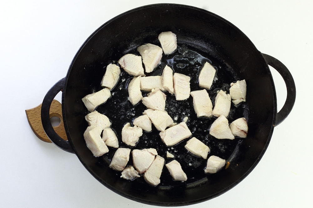 Киноа с куриным филе и овощами — пошаговый рецепт с фото и описанием процесса приготовления блюда от Петелинки.