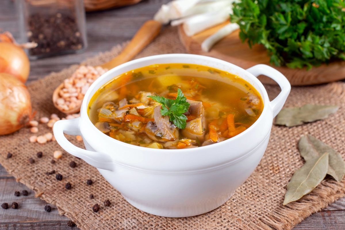 Гороховый суп с мясом и копченостями