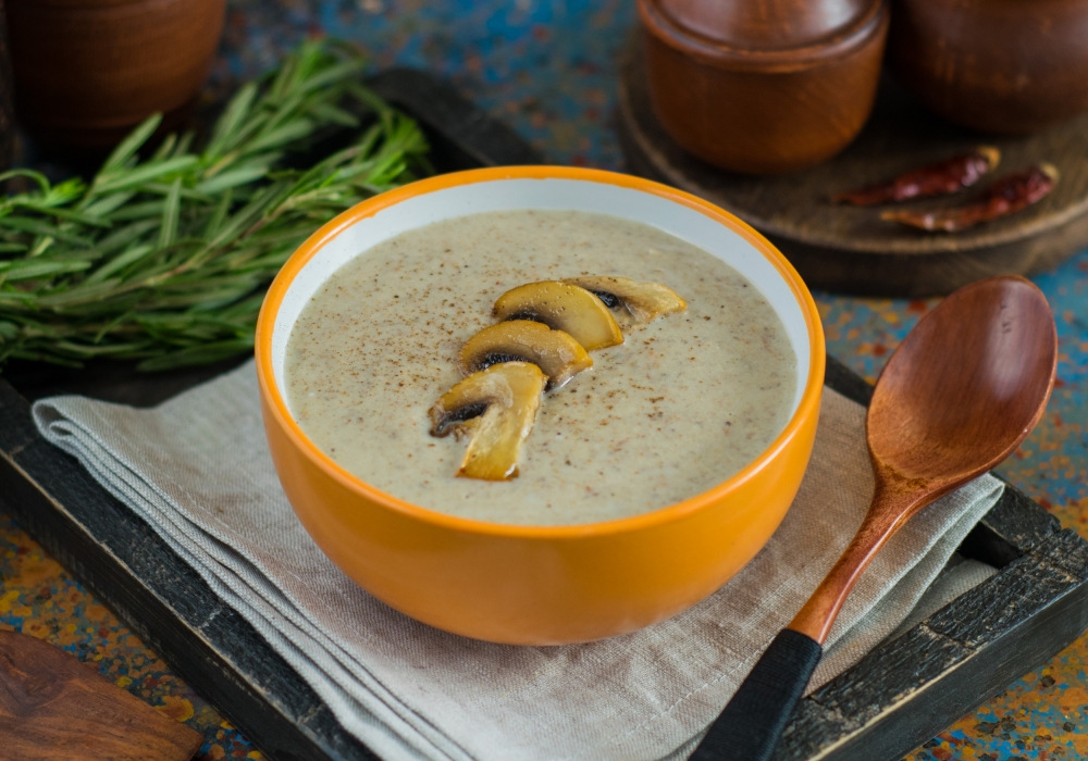 Как приготовить Сырный суп с шампиньонами, курицей, картошкой и сельдереем рецепт пошагово