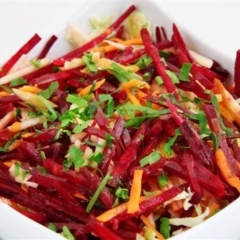 Как приготовить салат со свеклой, кукурузой и морковью