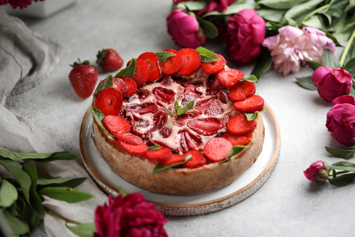 Пирог с творогом и клубникой – пошаговый рецепт приготовления с фото