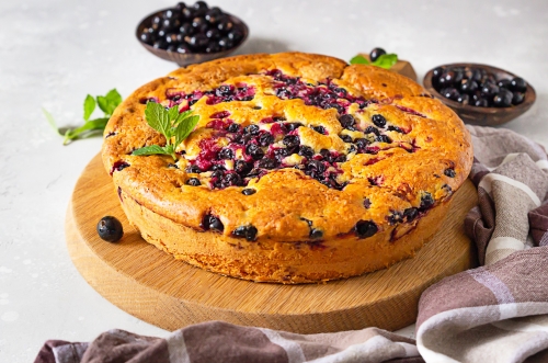 Пирог с черной смородиной - пошаговый рецепт с фото