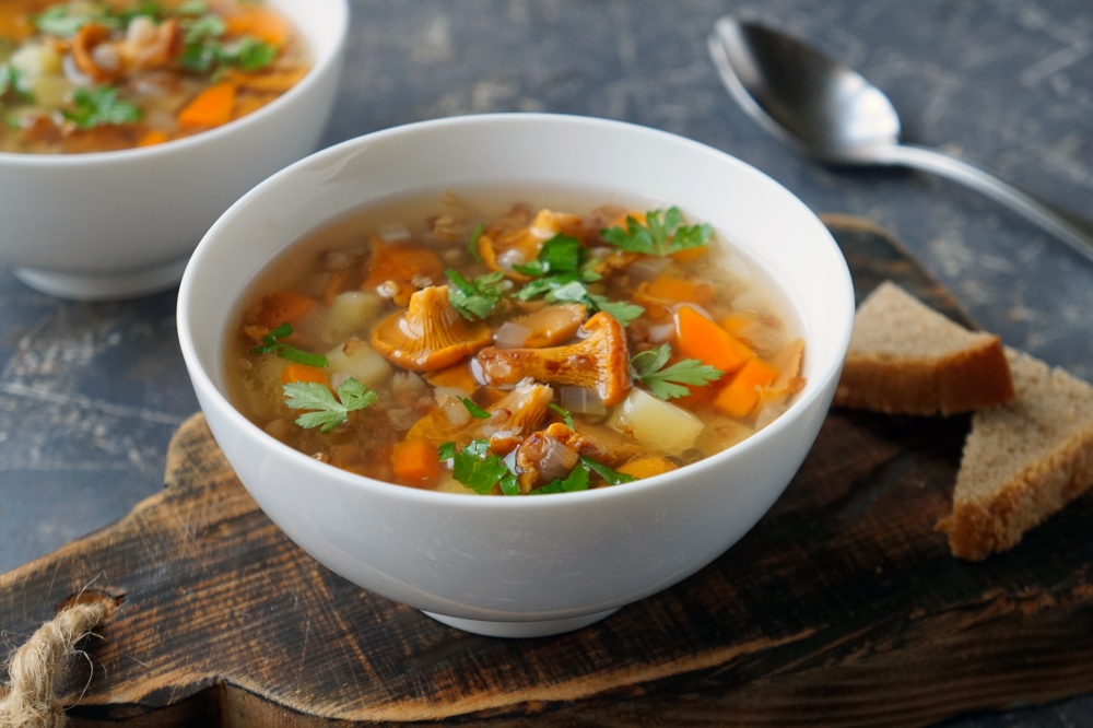 Суп с лисичками на курином бульоне – пошаговый рецепт приготовления с фото