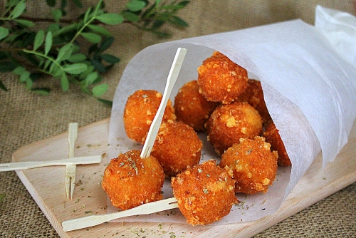 Вкусные сырные шарики с кабачками: простой пошаговый рецепт