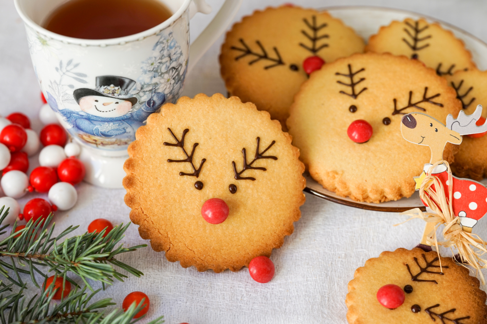 Новогоднее печенье, пошаговый рецепт на ккал, фото, ингредиенты - @krisstinii