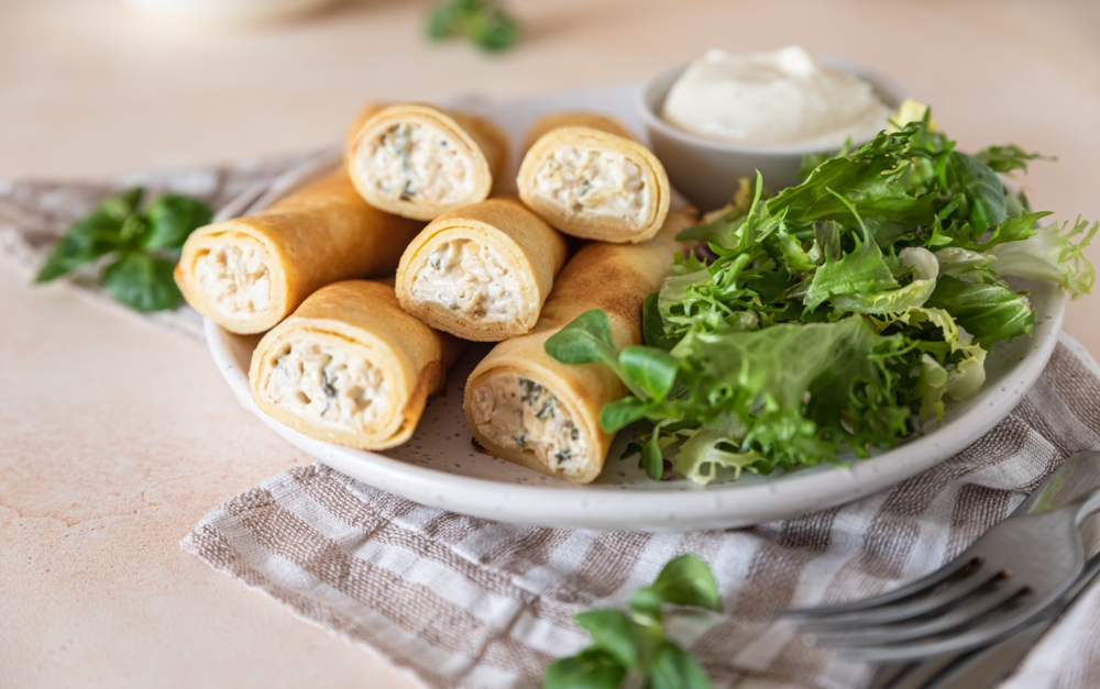 кукурузный блин с сыром и помидорами. Смотреть фото кукурузный блин с сыром и помидорами. Смотреть картинку кукурузный блин с сыром и помидорами. Картинка про кукурузный блин с сыром и помидорами. Фото кукурузный блин с сыром и помидорами