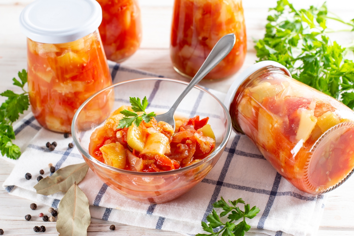 Салат с мидиями, помидорами и сыром — рецепт с фото пошагово